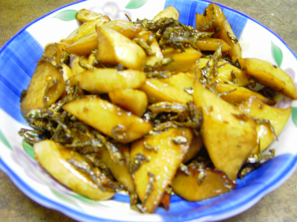 客家料理-醃蘿蔔(菜頭籠仔)炒魚乾