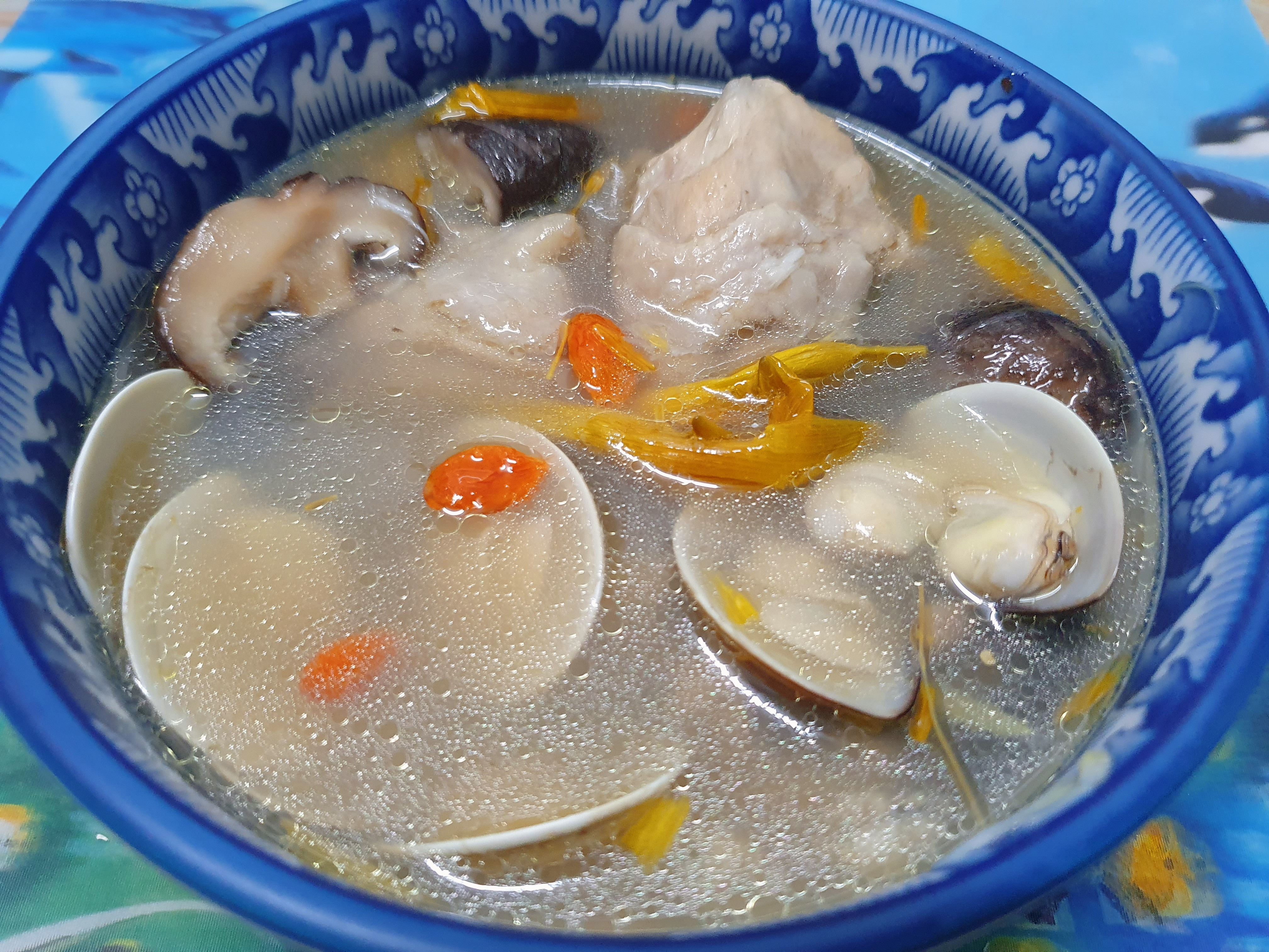 蒜頭蛤蜊香菇雞湯