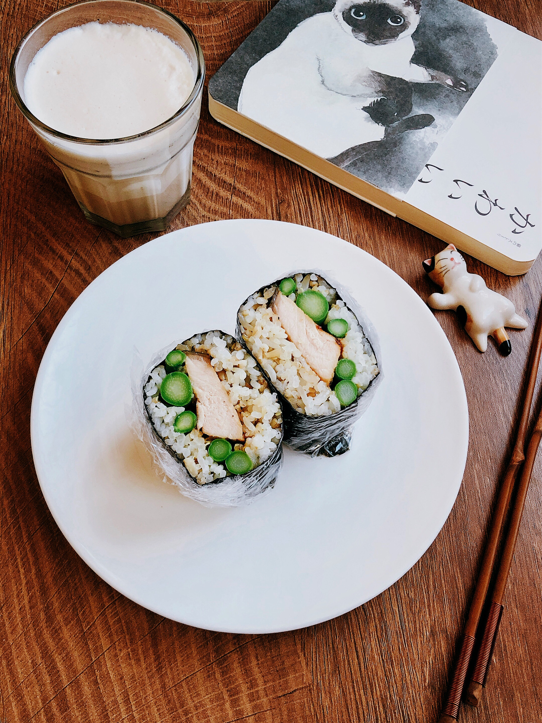 「清淡可口」鮭魚蘆筍飯糰三明治
