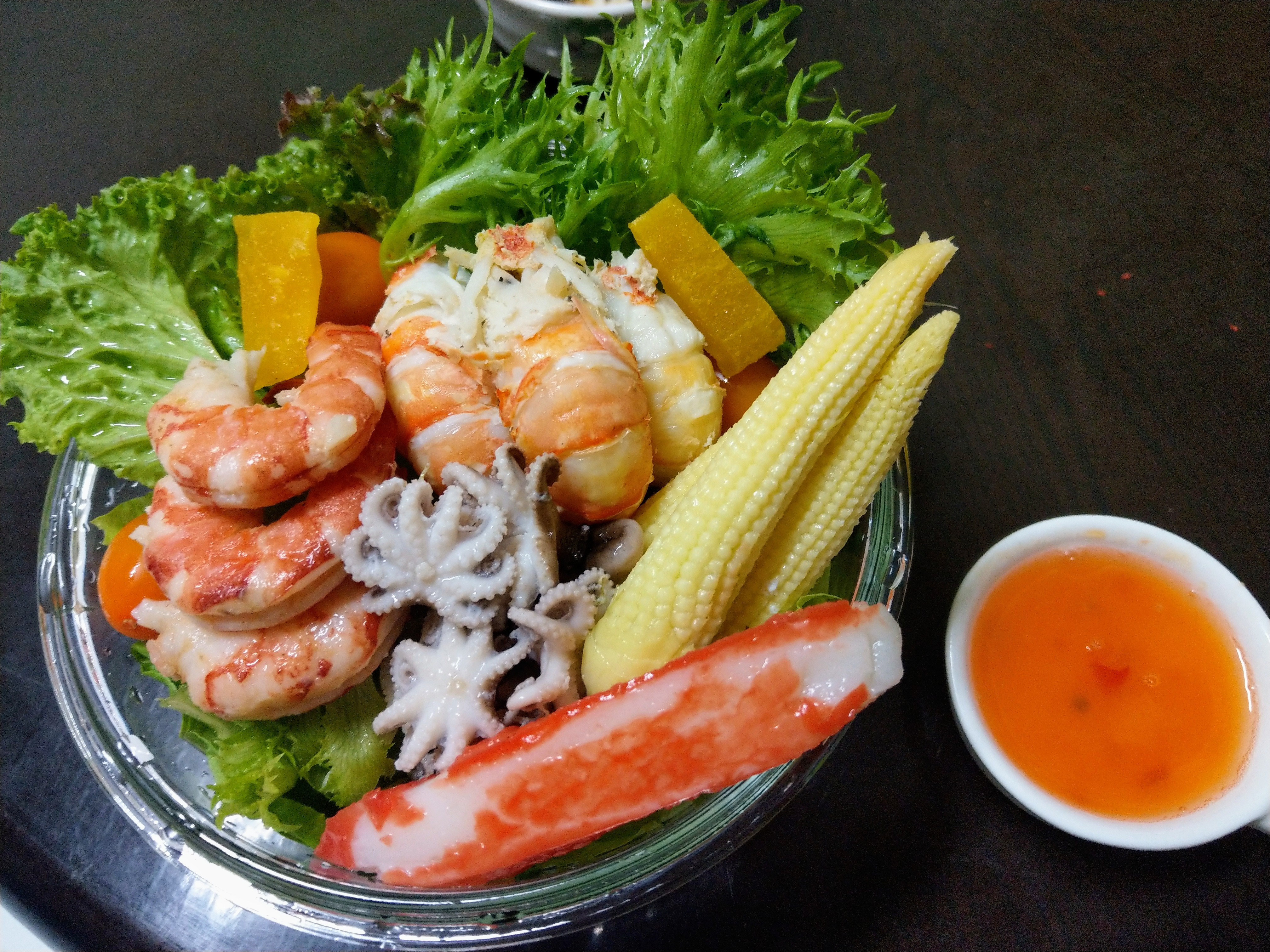 奧莉廚房-泰式海鮮沙拉，鮭魚水果沙拉