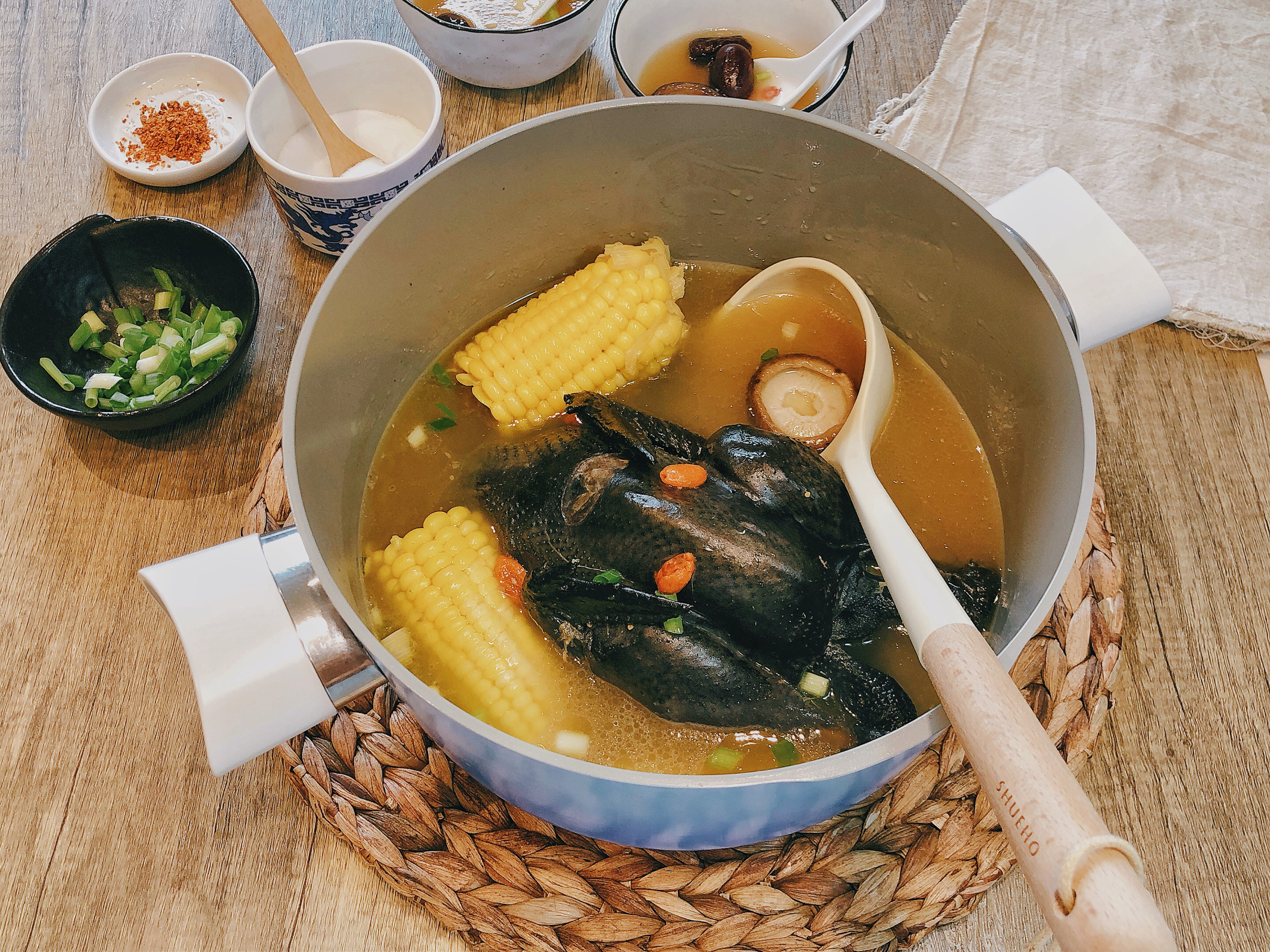 「養顏補氣血」烏雞湯 by 蜜斯Ann的美食日記 - 愛料理