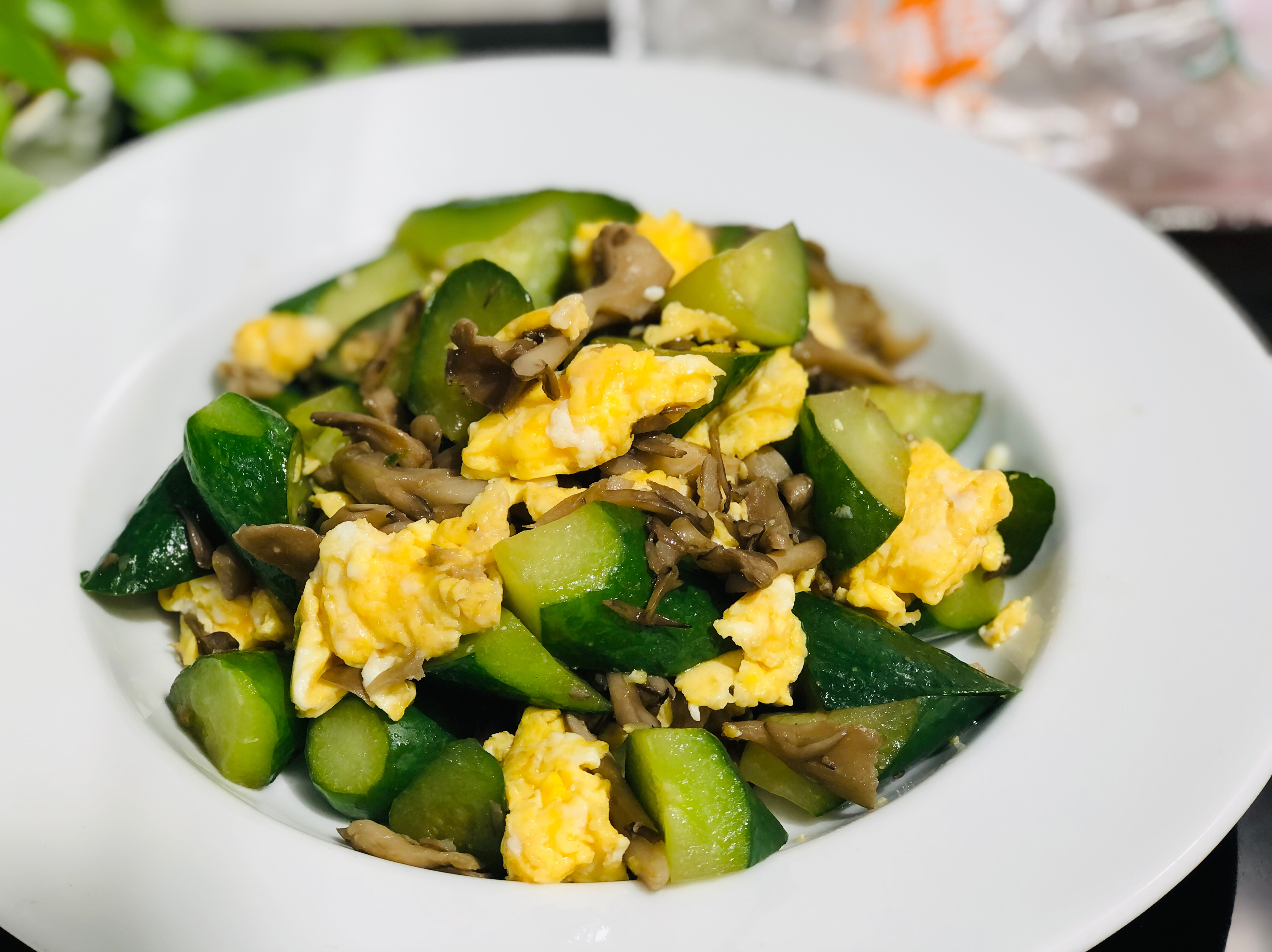 Fried gherkins with eggs and mushrooms by 潔西卡的家常美味 愛料理