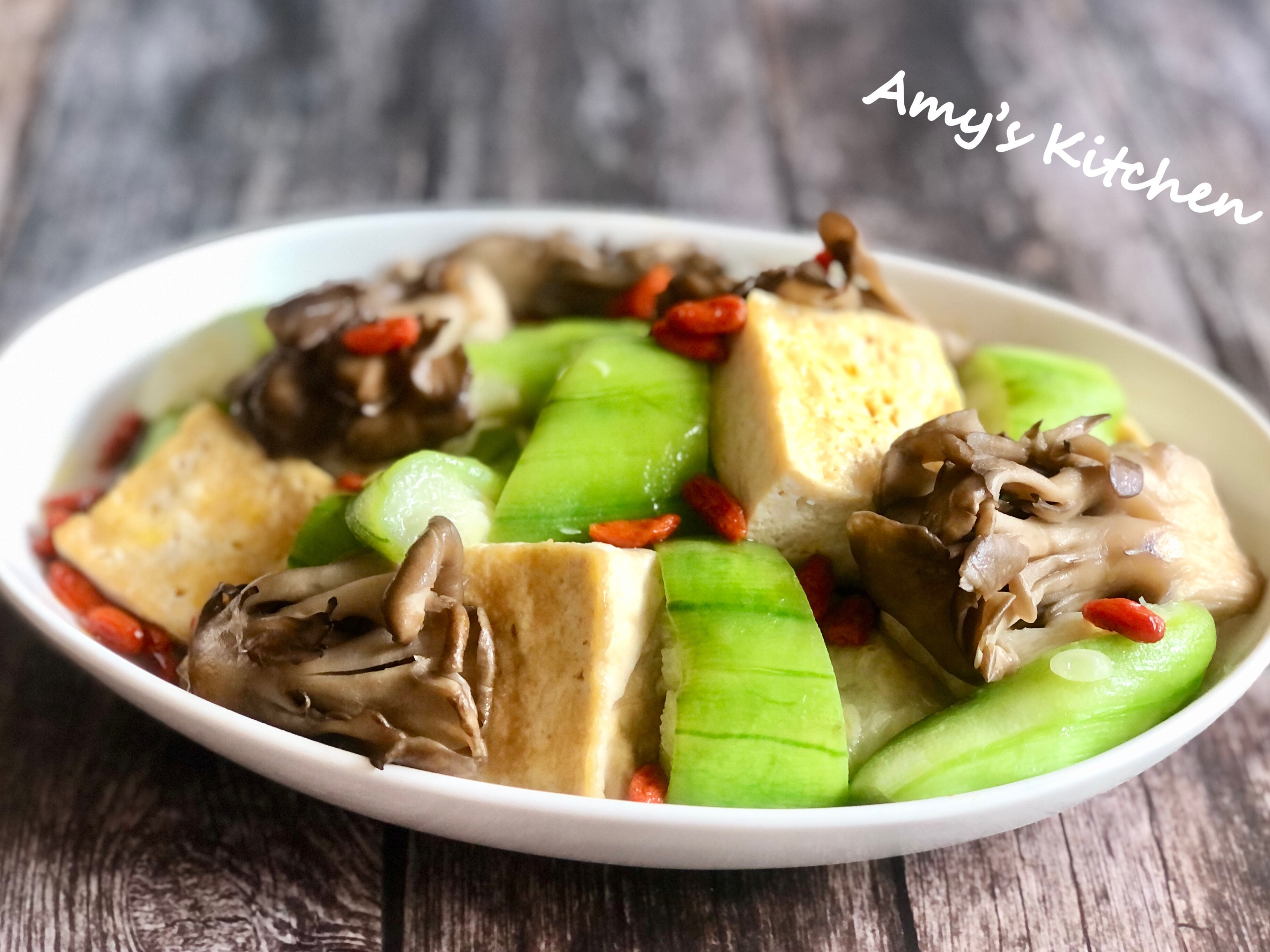 舞菇豆腐燴絲瓜 / 家常菜 by Amy's Kitchen - 愛料理