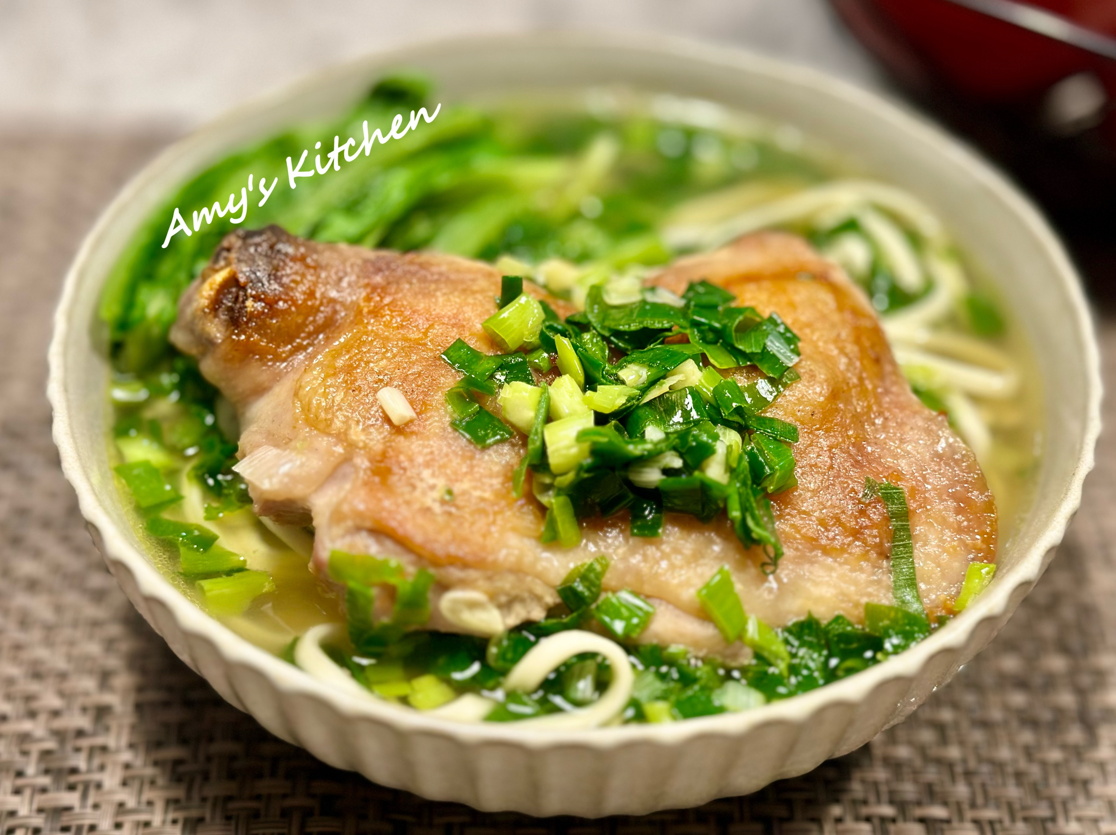 Roasted chicken thigh soup with green onions by Amy's Kitchen 愛料理