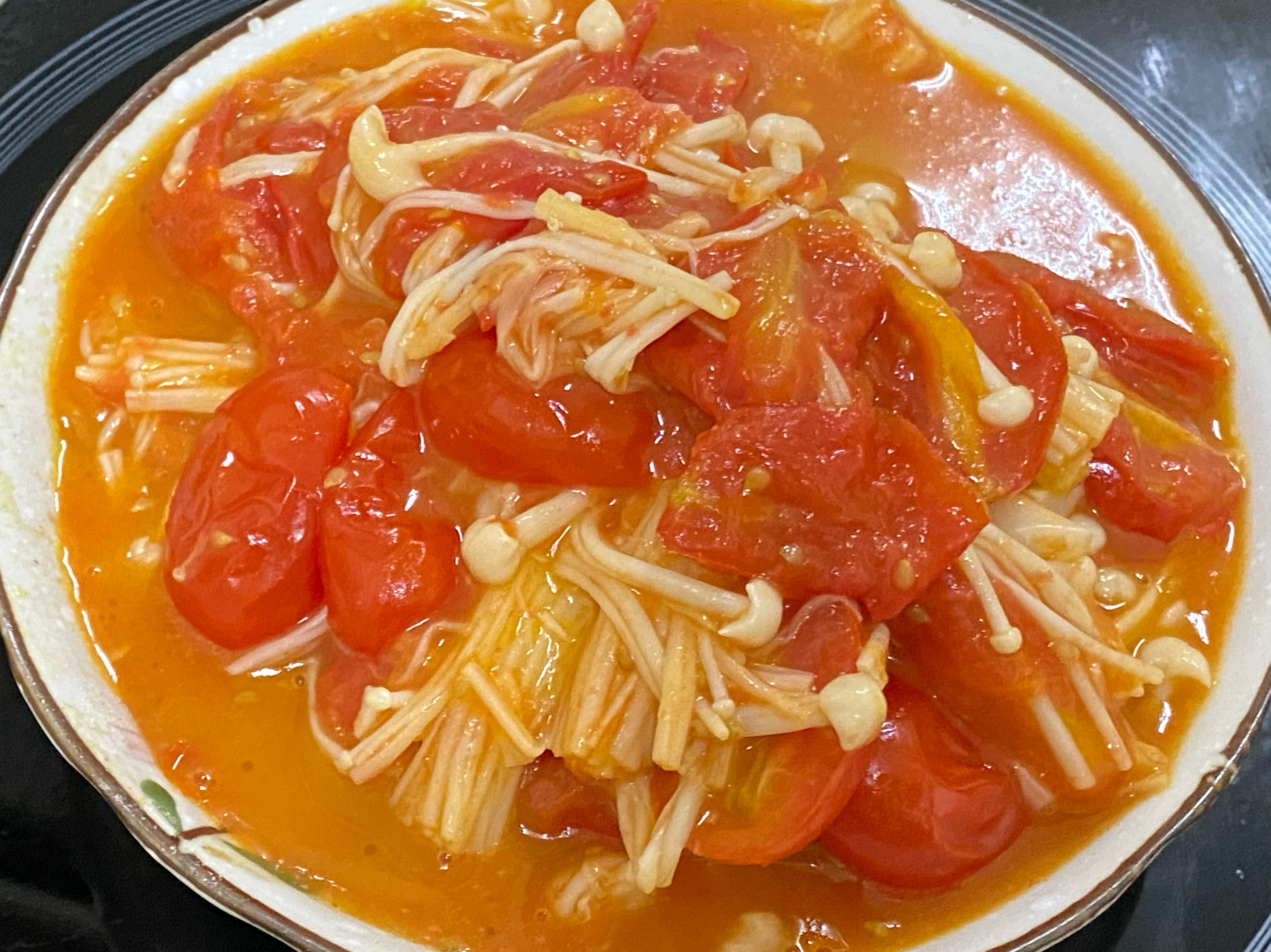 Stirfried fresh tomatoes with enoki mushrooms by 心之小廚 愛料理