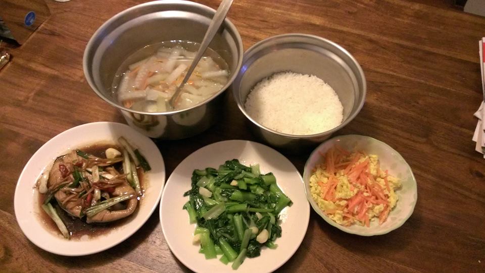 胡蘿蔔胡瓜湯、紅燒土魠魚、青江菜、胡蘿蔔蛋