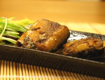 《小豆亭》化骨醬燒秋刀魚