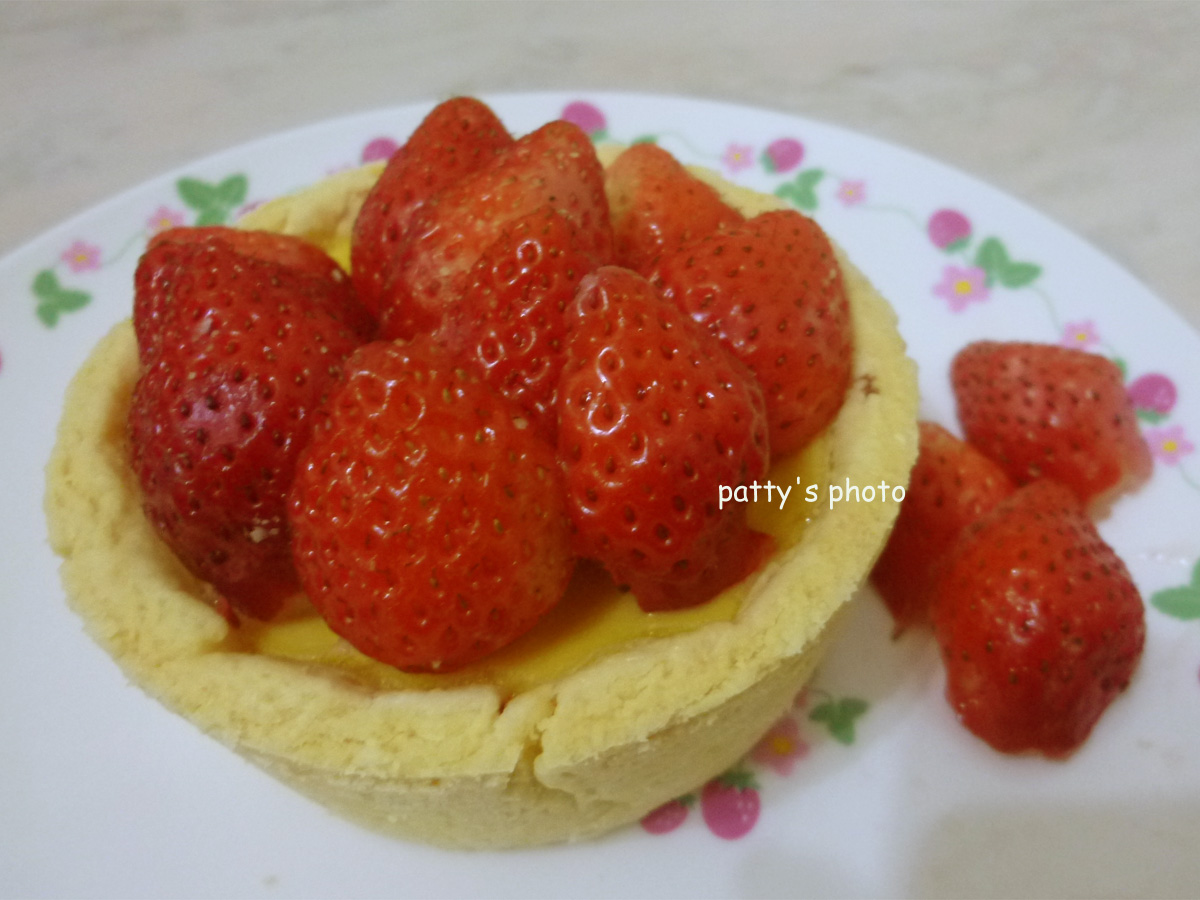 草莓布丁塔—草莓就愛鷹牌煉奶