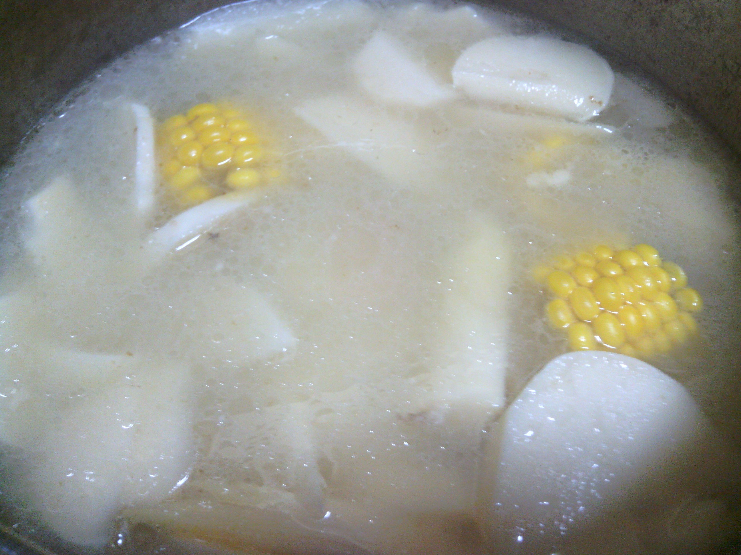 玉米筍片大骨湯