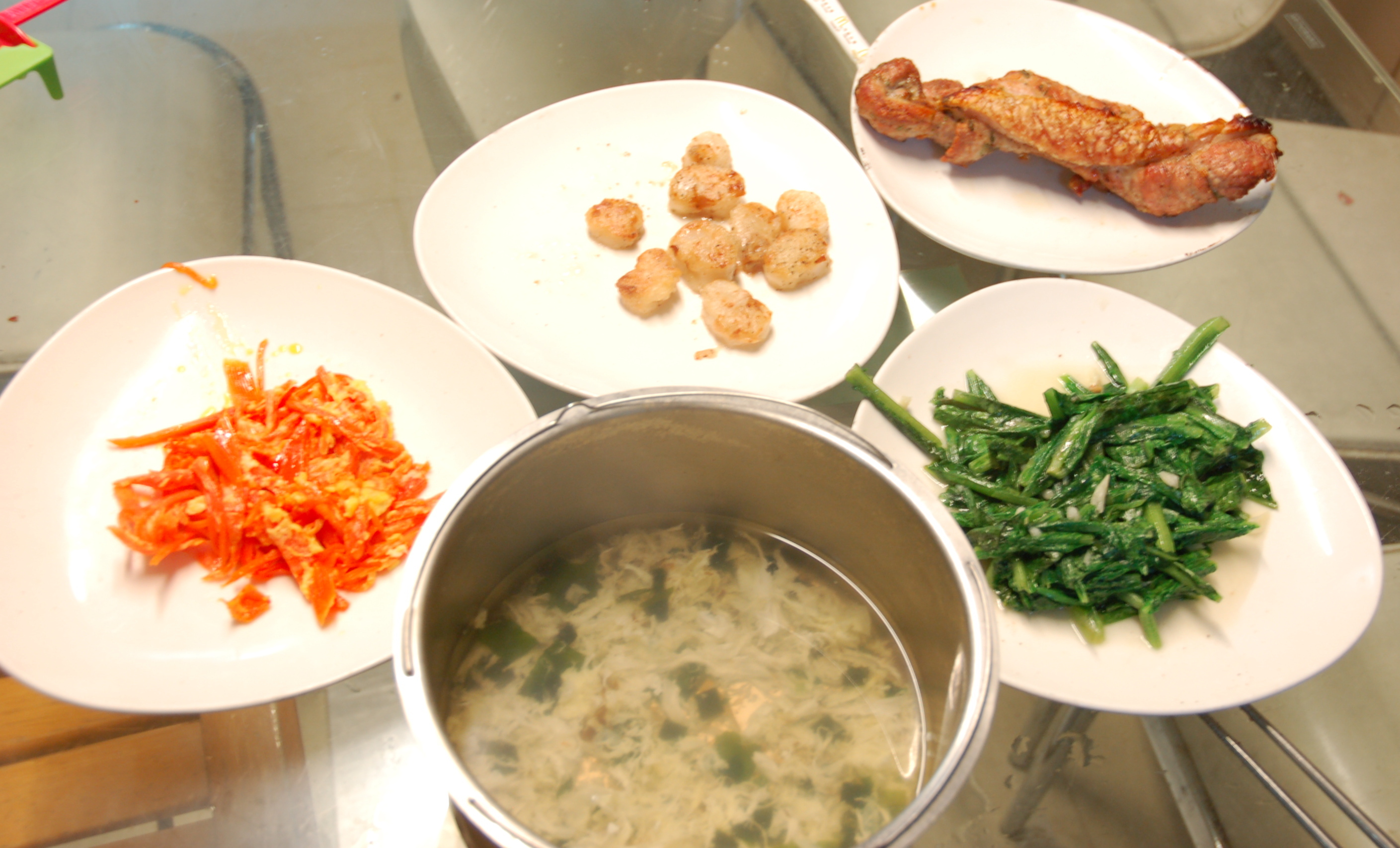 蘿蔔炒蛋+烤豬後腿肉+紫菜湯+煎乾貝