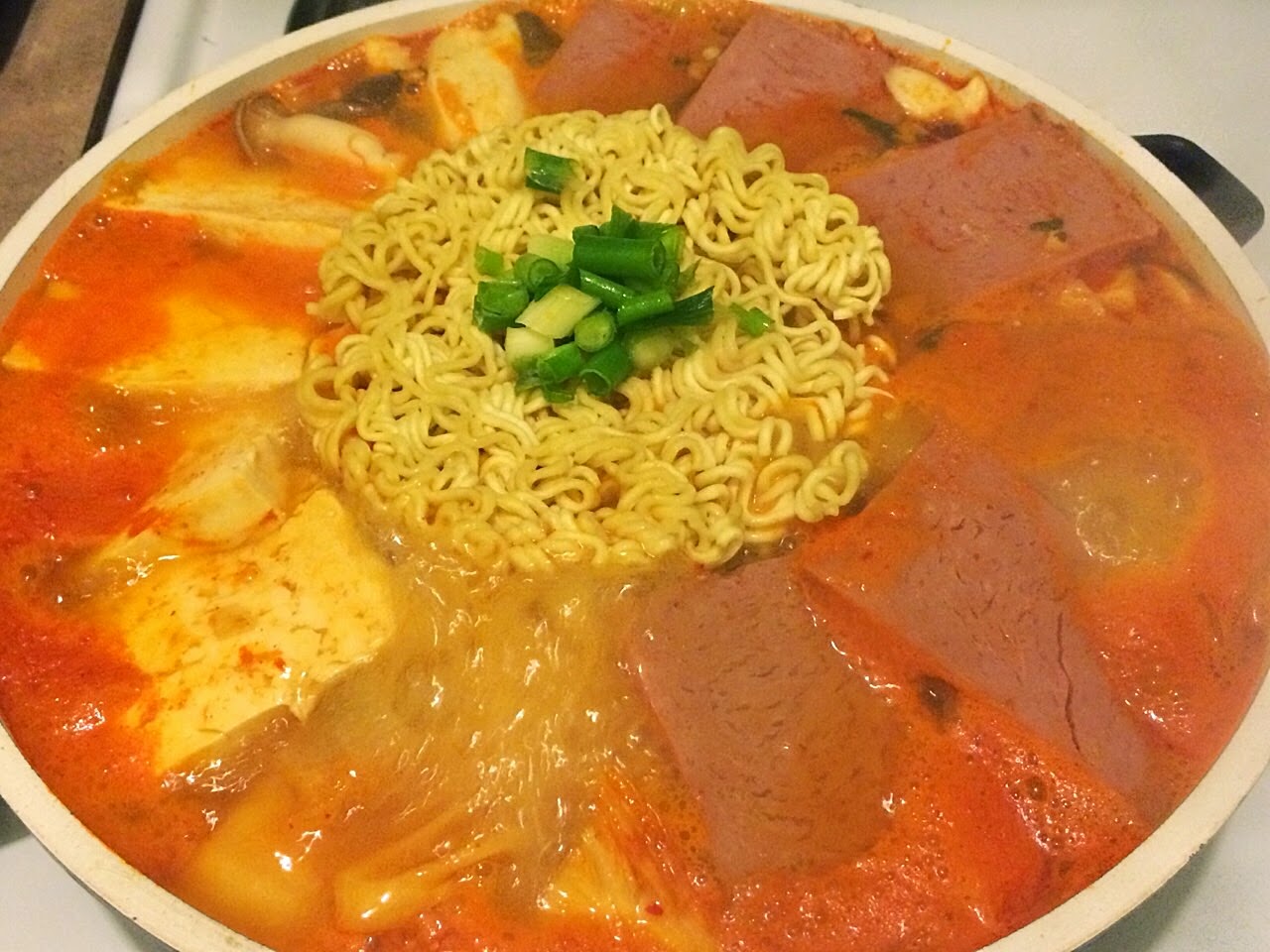 熱滾滾的韓式部隊鍋~ 午餐肉版本! 