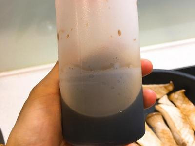 📌照燒醬可以煮多一點,等涼了裝瓶放在裡冰起來,想煮照燒時淋上料理上即可,不用每次在那邊一直調醬汁。