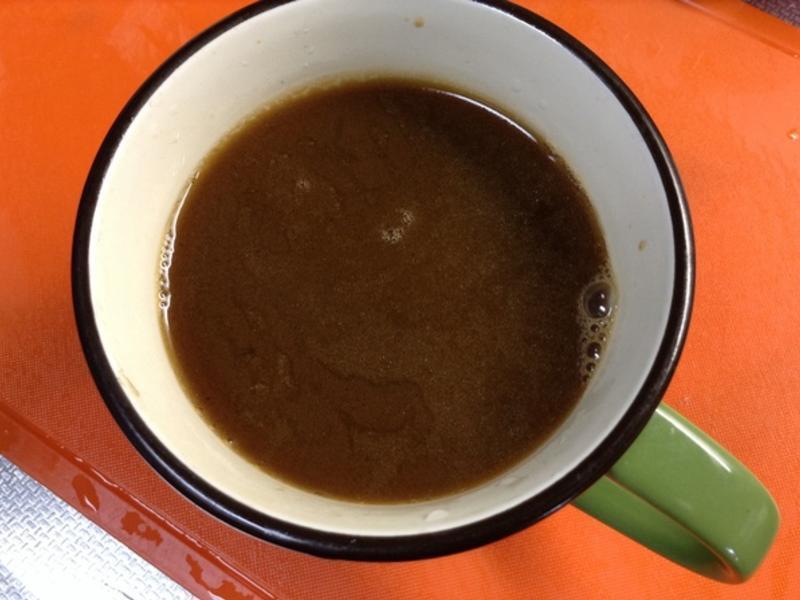 做好的黑糖焦糖汁约1杯.