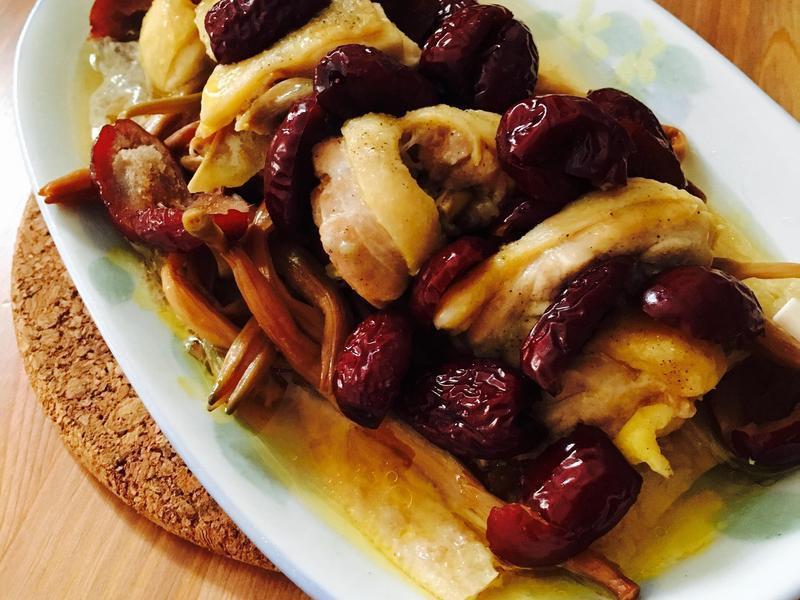 家常菜～腐竹红枣云耳蒸鸡